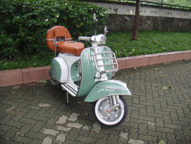 Vespa VLB White and Patina Green