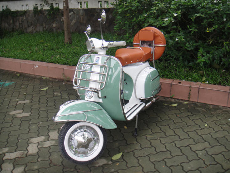 Vespa VLB White and Patina Green
