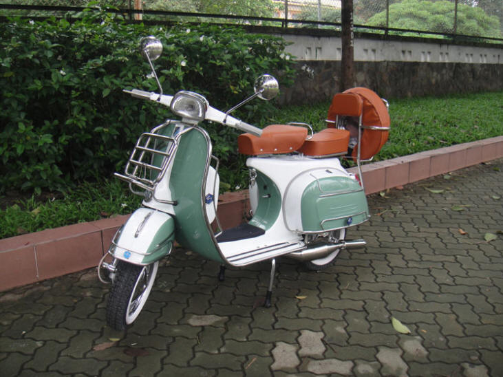 Vespa VLB White and Patina Green