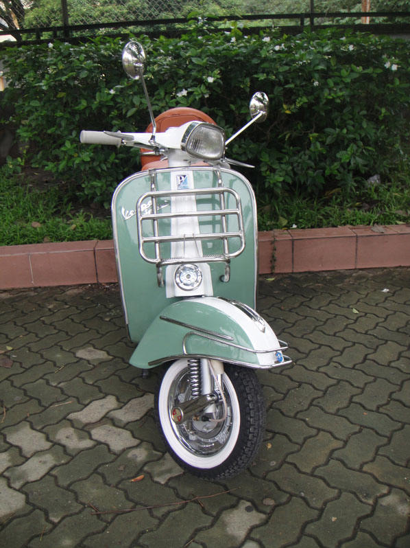Vespa VLB White and Patina Green