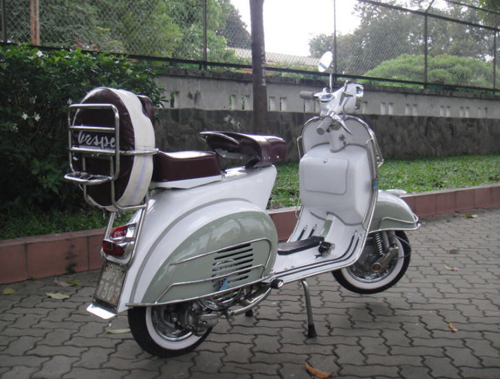 Vespa VBB White and Iceplant Green