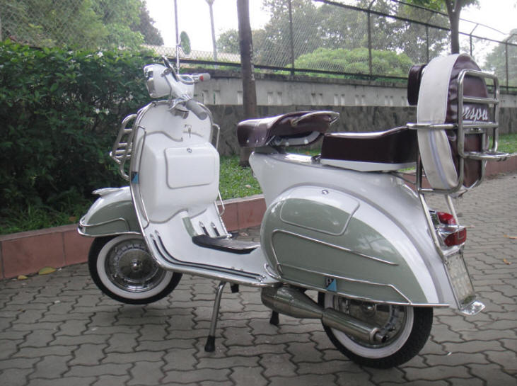 Vespa VBB White and Iceplant Green