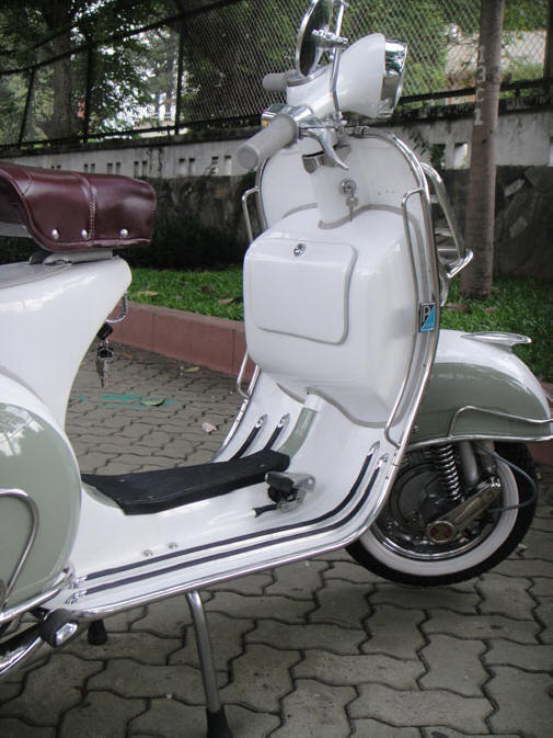 Vespa VBB White and Iceplant Green
