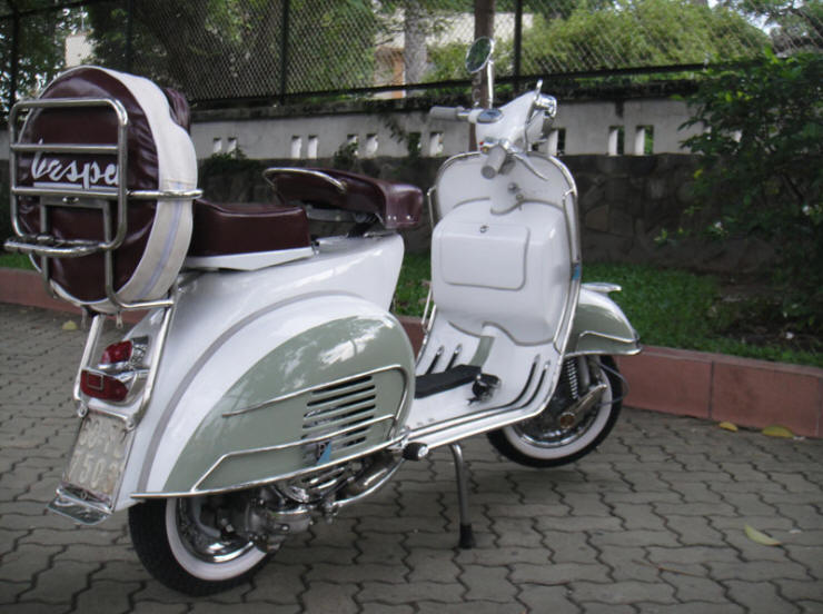 Vespa VBB White and Iceplant Green